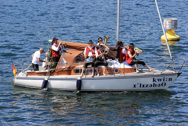 何更加吸引 何更加吸引